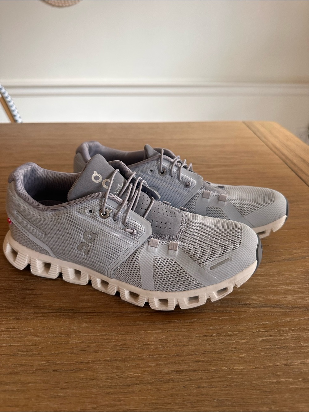 On Cloud 5 Women’s Running Shoes Gray Size 8.5